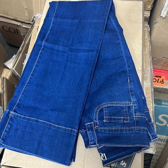 DG2 by Diane Gilman New Classic Stretch Denim Tall Trouser Jean NWT Size 6T - Picture 5 of 10